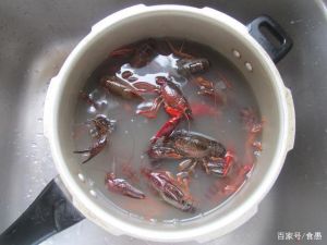 揭秘家宅诡异现象：招脏东西征兆与应对之道