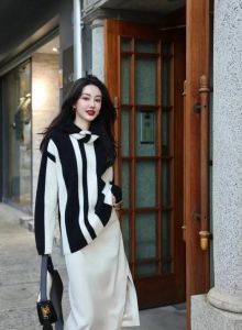 朴素魅力：坚韧女性的清水芙蓉之美