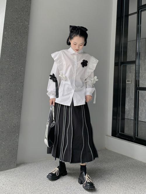 女生偏爱黑白：揭秘时尚密码的神秘魅力