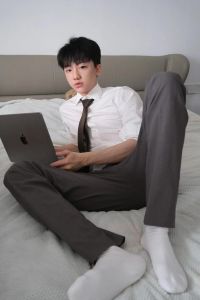 直男爱情奥秘：揭秘性取向界限与无限可能