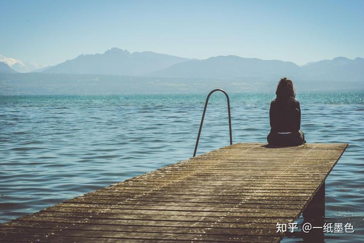 走出抑郁困境：心理平衡策略与专业帮助指南