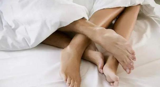 揭秘：男生闻女生头发背后的情感信号！