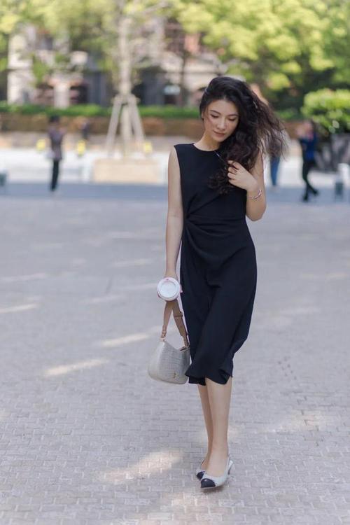 约会裙子背后的秘密：女性时尚与心理探秘