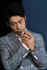 五十岁男人深情动心：细腻深沉的爱意
