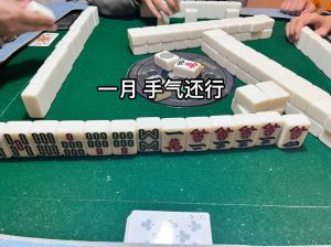 属狗打麻将幸运色穿搭，运势翻倍秘诀！