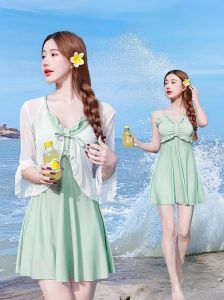娱乐圈保守穿搭女王：五位女星演绎低调优雅之美