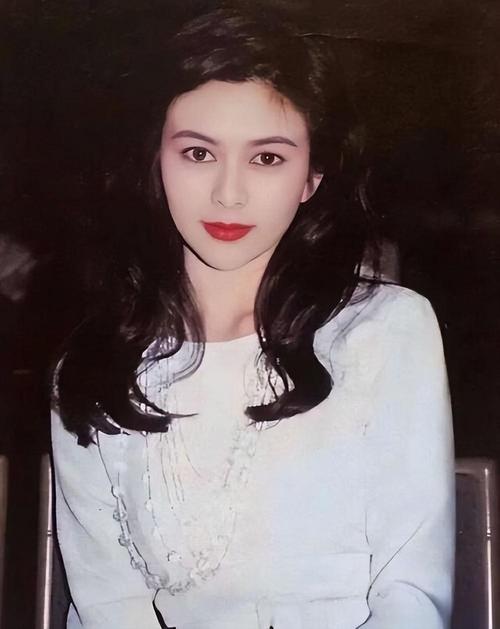 揭秘：素颜女神VS整容女神，谁才是你的菜？
