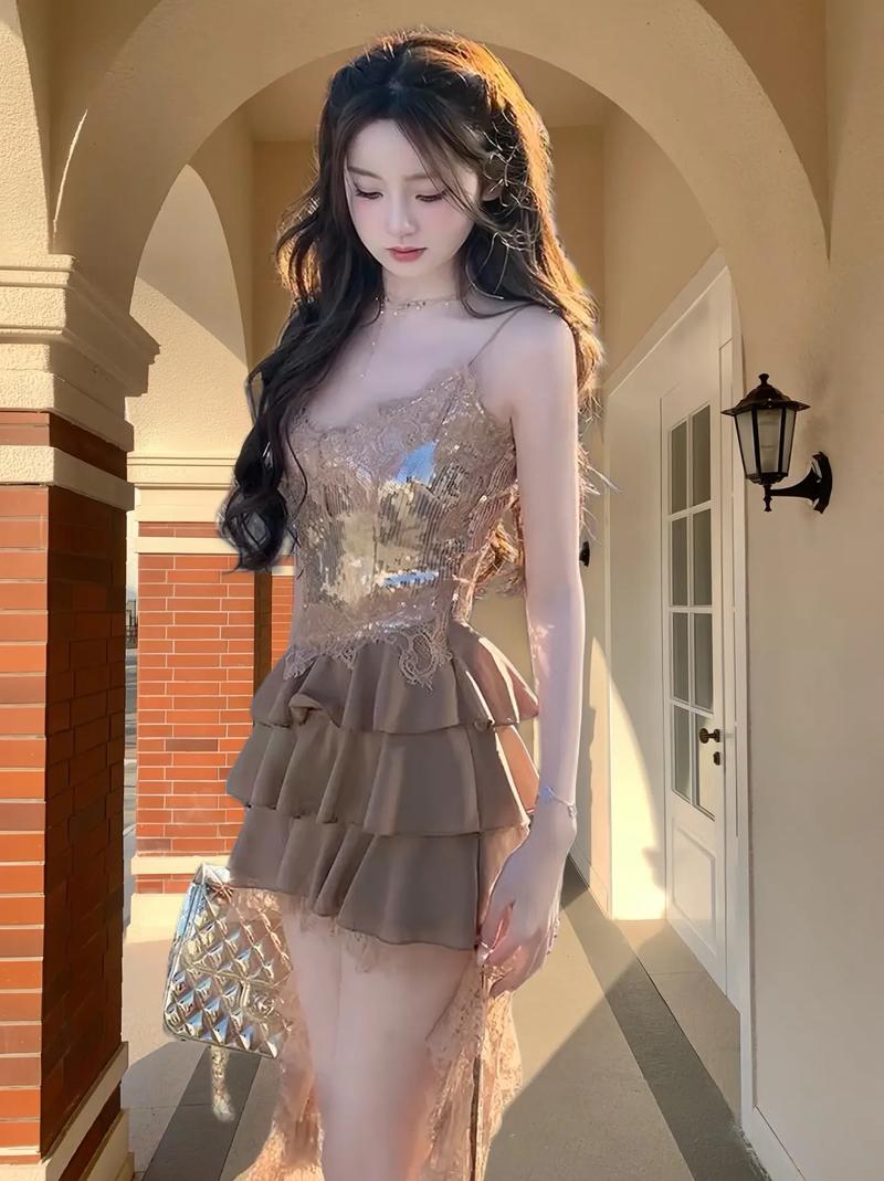 揭秘亮片服饰：女性时尚自信的密码