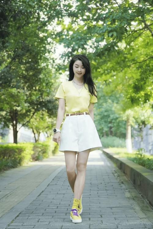 春季亮色穿搭攻略：中年女性活力焕发秘籍
