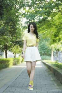 春季亮色穿搭攻略：中年女性活力焕发秘籍