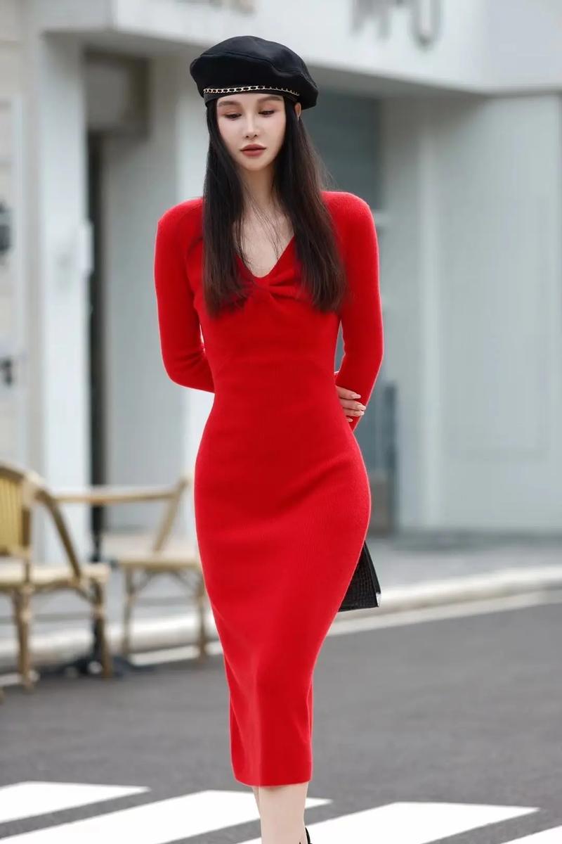 色彩心理解码：鲜亮服饰背后的个性与生活态度