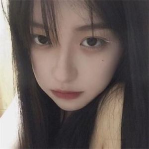 揭秘干净女人之美：纯净心灵，优雅气质，男人心中的梦中情人
