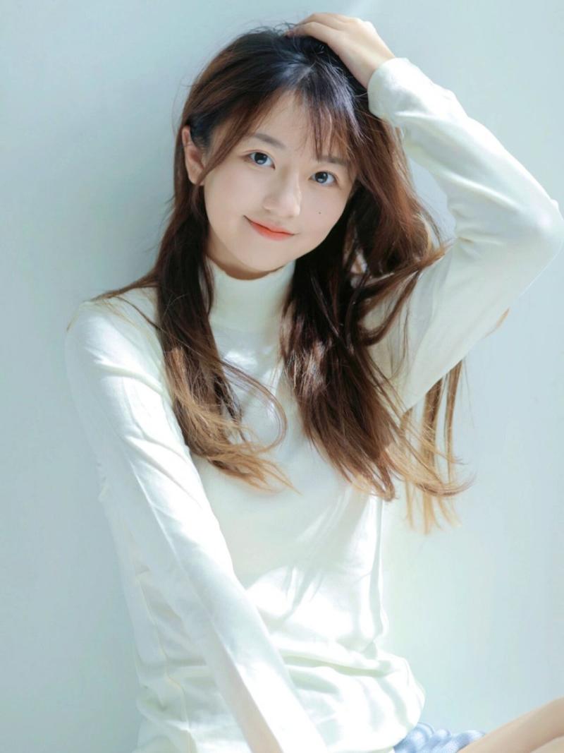 揭秘干净女人之美：纯净心灵，优雅气质，男人心中的梦中情人