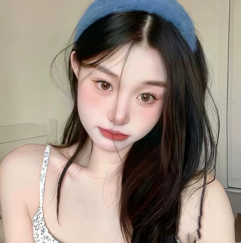 揭秘干净女人之美：纯净心灵，优雅气质，男人心中的梦中情人
