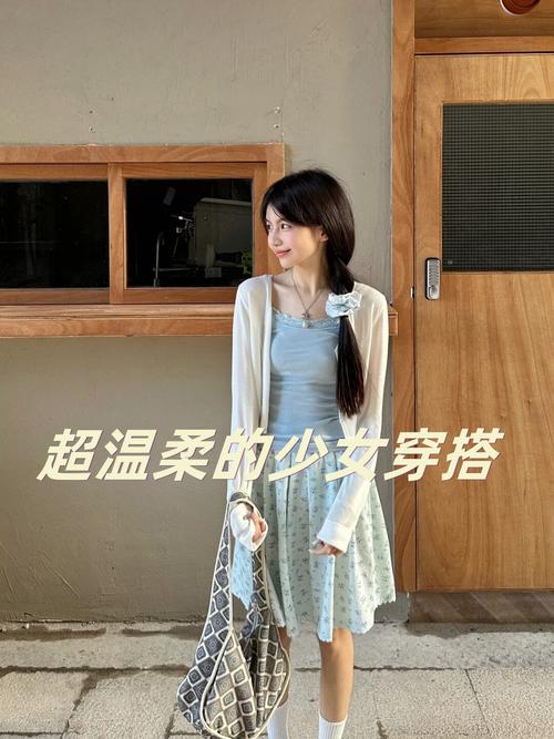 简约女孩性格揭秘：简约风格背后的心理世界