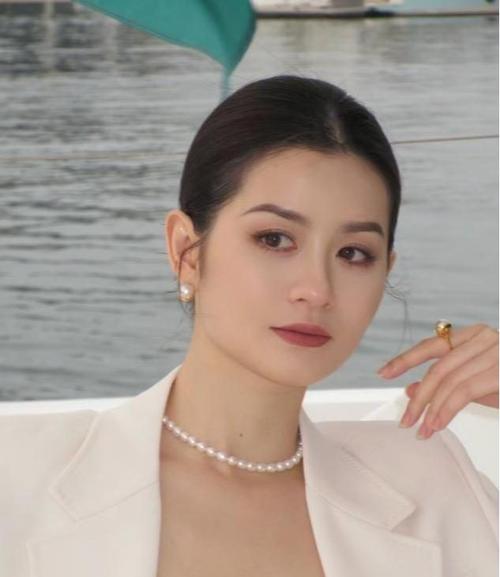 服饰色彩与五行运势揭秘