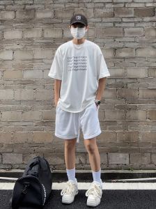 揭秘：男性穿白装的情感密码与魅力魅力