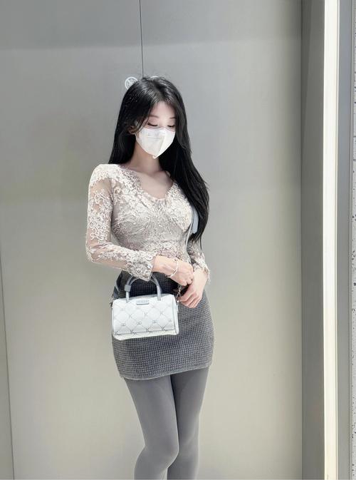 衣品与魅力：揭秘高衣品女性的独特魅力与生活态度