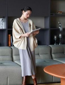 有品位女性穿搭秘诀：简约优雅，夏季时尚指南