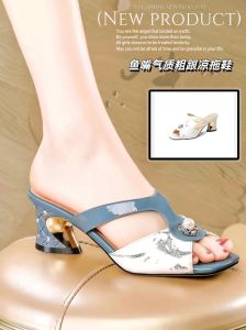 拖鞋解码：女性的生活态度与个性展现