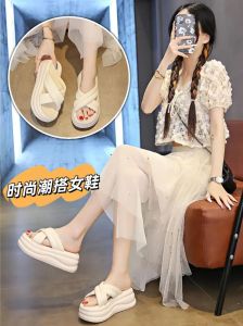 凉鞋女生性格解析：秋日搭配时尚奥秘揭秘！