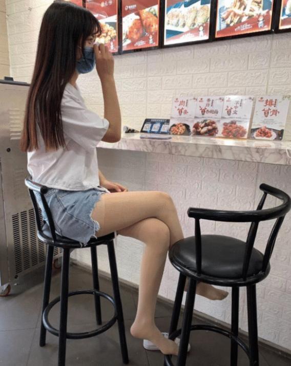 日本独特饮食文化：吃饭脱鞋传统揭秘