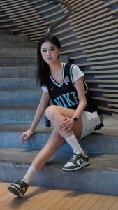 揭秘耐克女孩：个性标签与健康生活态度