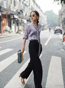 揭秘黑白灰服饰女性的性格奥秘