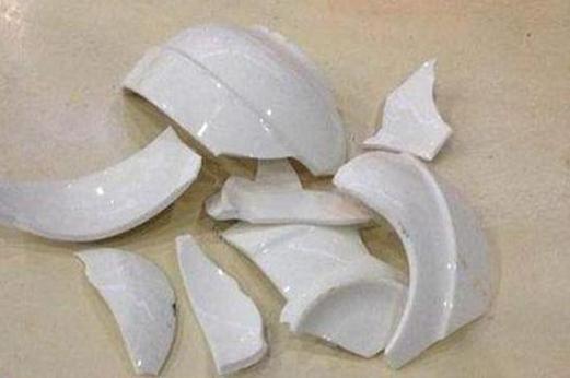 夜碎碗兆：揭秘风水与心理寓意
