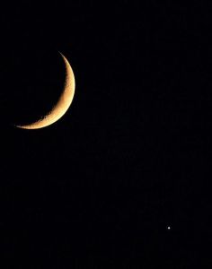 金星伴月：浪漫天文奇观与深层文化寓意