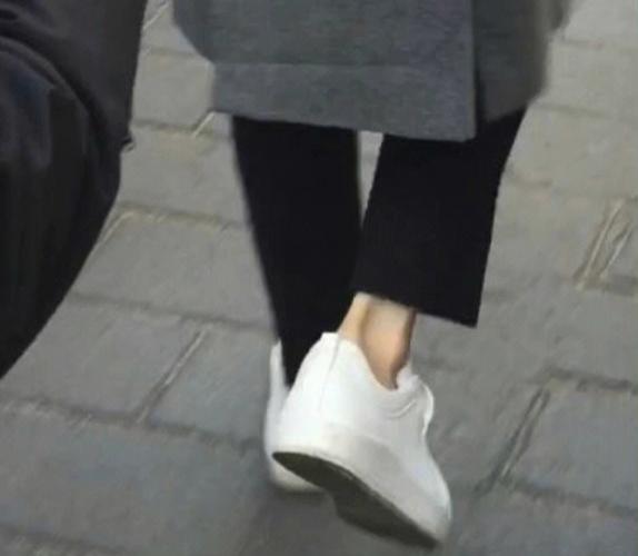 男性偏爱细脚踝女生的心理美学解析