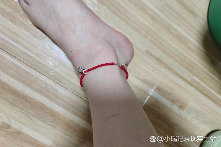 男性偏爱细脚踝女生的心理美学解析