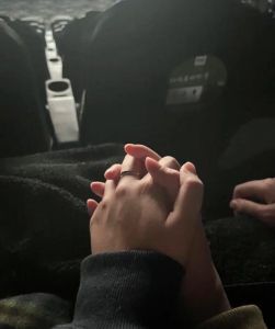 解码男生恋爱肢体语言：温度背后的情感秘密