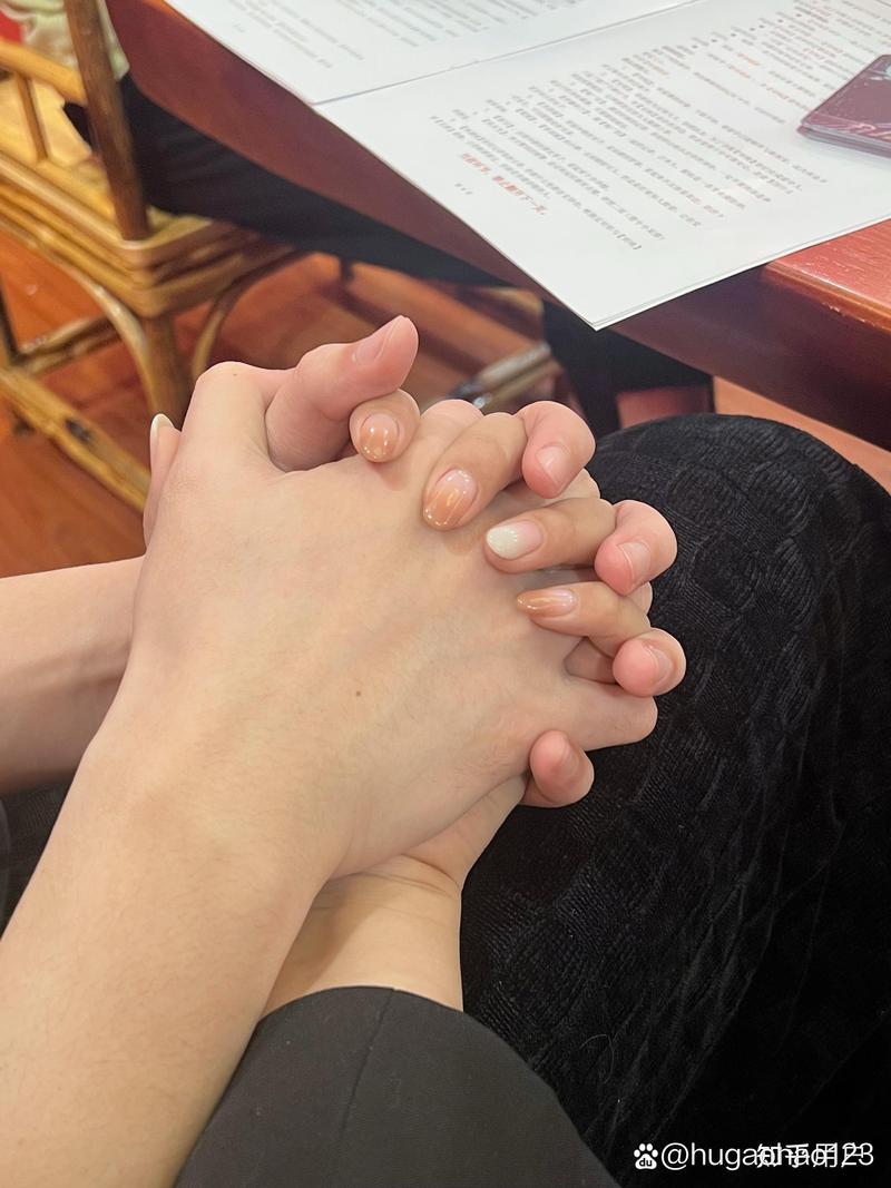 牵手感受解析：男生女生情感之旅