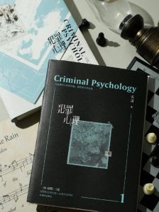 黑色心理象征色彩中的心灵密码