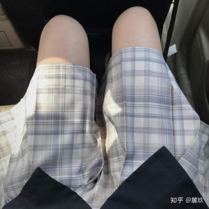 男性肢体接触背后的情感密码