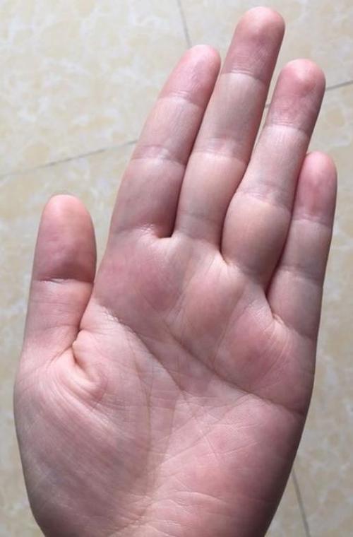 手相手掌薄薄女性的命运与性格秘密