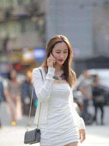 白色控心理：穿搭禁忌与审美奥秘
