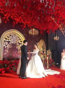 解梦：好友婚礼梦境解析，揭示人际关系心理启示