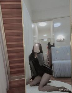 前任情结：复合还是放手？情感迷局中的自我救赎之路