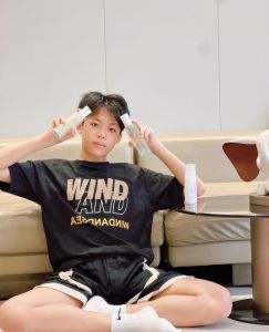 青春期男孩过度关注外表：成因影响与应对策略