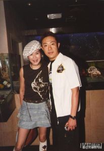 如何面对妻子三个前男友：信任与包容的婚姻考验