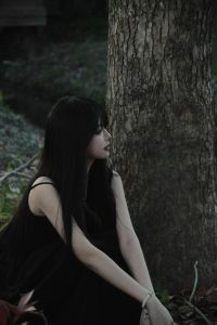 暗色系女生心理与穿搭艺术探秘