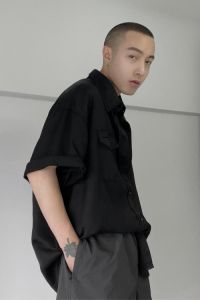 黑色衬衫男士性格冒险稳重独立之谜