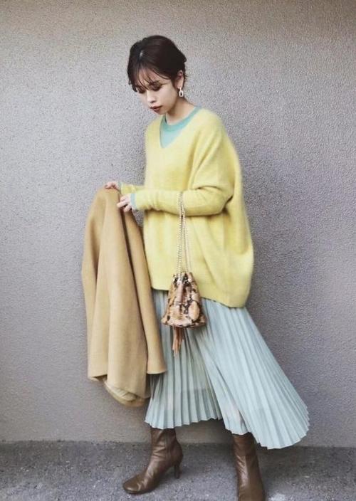 浅色服饰色彩搭配指南：肤质与时尚搭配技巧