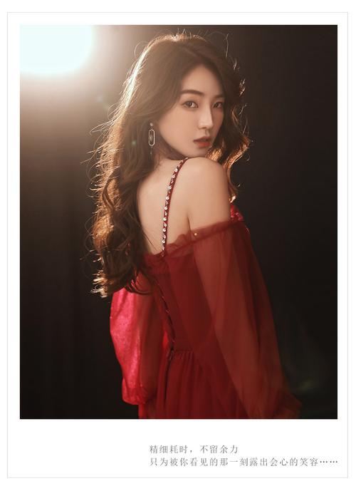 红色服饰：女性心理暗示与性格解读