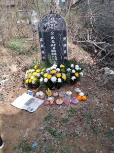 祖坟风水物品摆放与朝向奥秘！