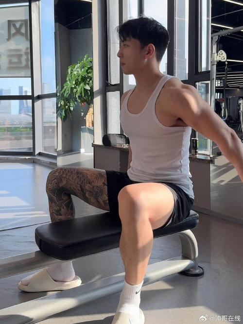 健身男性魅力健康自律，青春永驻