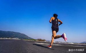 跑步男性：健康自信，丈量世界的故事
