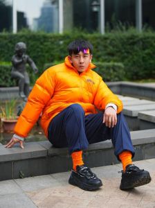 橙色性格男生：热情内敛的阳光调色板